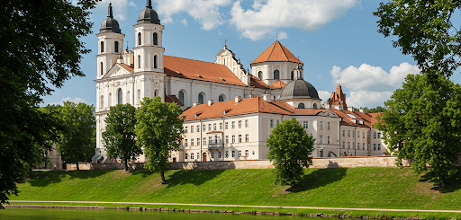 Bernardinai.lt: daugiau nei vienuolių istorija