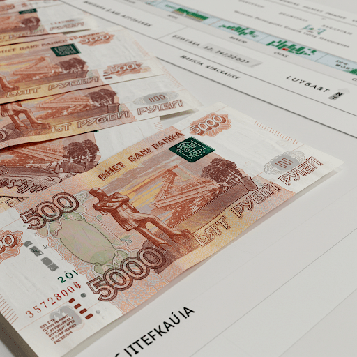 Rusijos rublis: Nuo carų iki sankcijų gniaužtų